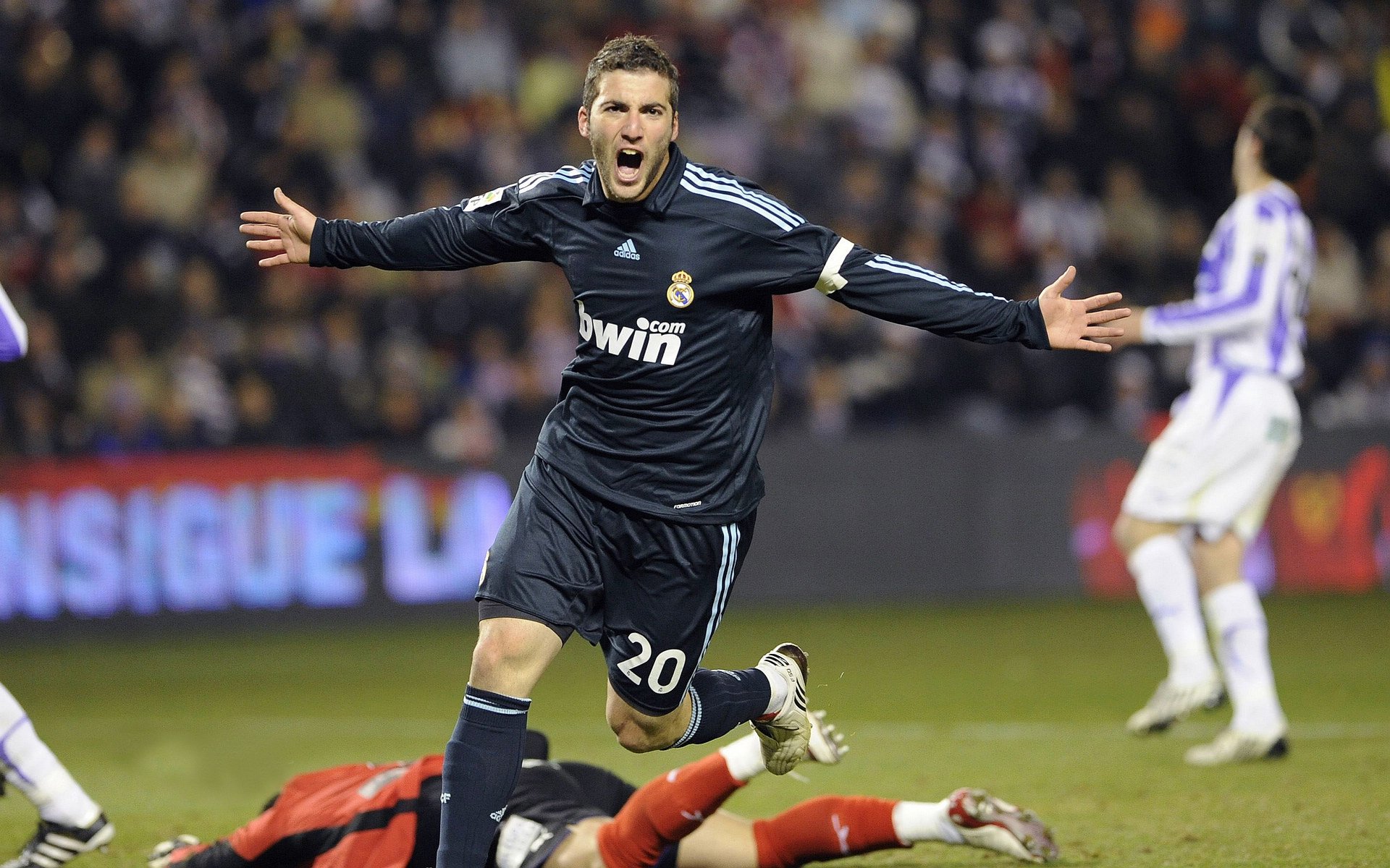 经典“巅峰对决”：那些永远铭刻在记忆里的比赛，巅峰对决的口号